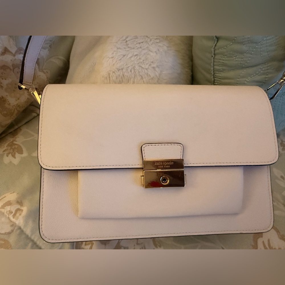 D6: Kate Spade Cream Shoulder Bag with Gold-Tone Clasp